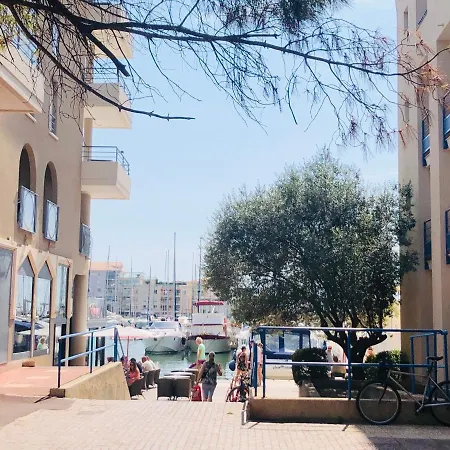 2 Pieces A Port-frejus Apartment *