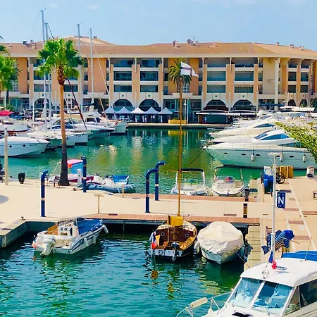 2 Pieces A Port-frejus * Frejus